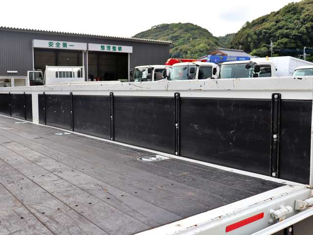 いすゞ フォワード 4t 4段クレーン付 ラジコン ベッド付 2PG-FRR90S2 長崎県の詳細画像 その10