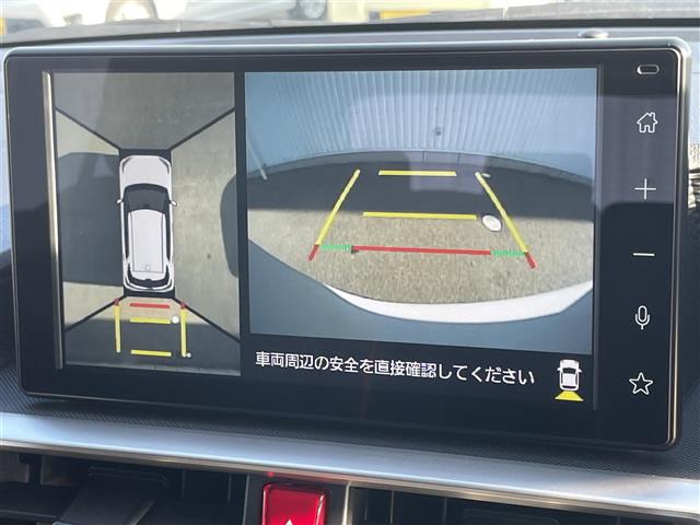 【パノラミックビューモニター】クルマを真上から見下ろした視点で駐車をサポートします！クルマの斜め後ろや真横など、いち早く障害物に気が付くことができます。