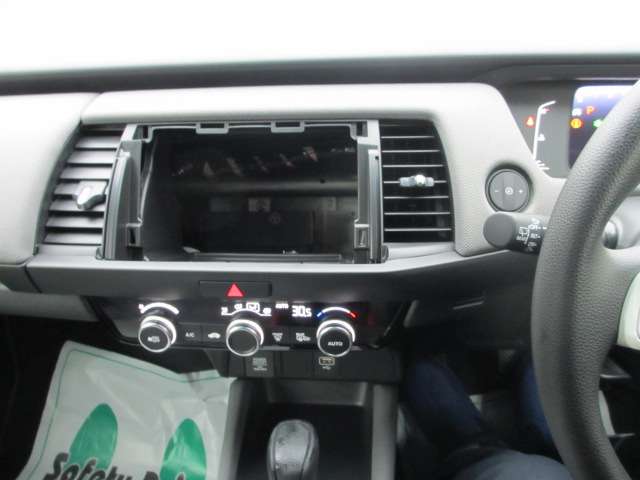ホンダ フィット 1.3 クロスター 4WD ナビ装着パッケージ 新潟県の詳細画像 その11