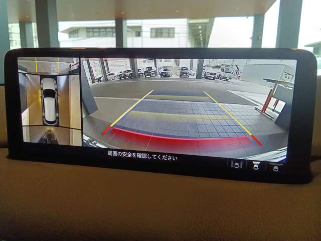 【360°ビューモニター】車両を上から見下ろした画面で、駐車時や狭い道の走行時に安全確認ができます。ぜひご体感ください！