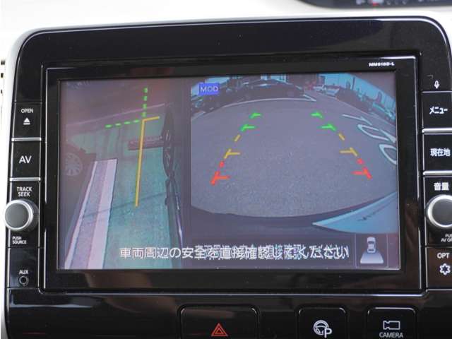 【サイドカメラ】左側カメラもアップして表示できますので、狭いスペースの駐車や離合時も安心ですね♪