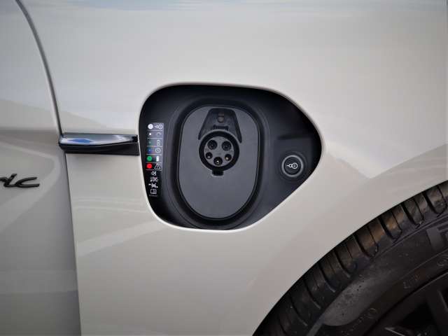 ポルシェ タイカン GTS 4シート 4WD クレヨン LEDマトリクス 18way パノラマR 宮城県の詳細画像 その10
