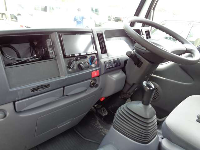 いすゞ エルフ 3.0 フルフラットロー ディーゼルターボ 2t 平ボディ 千葉県の詳細画像 その11