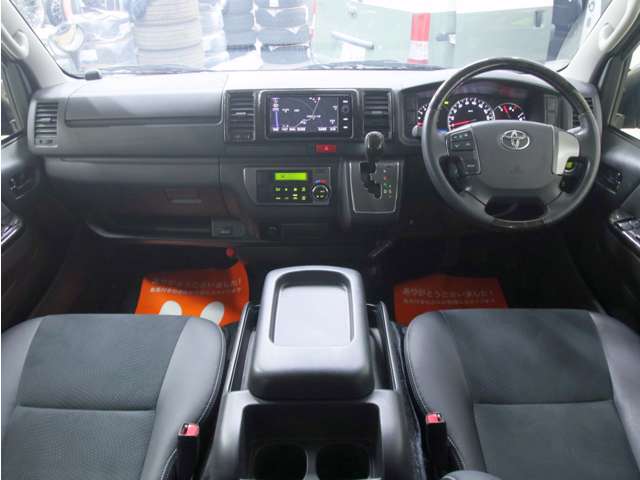 トヨタ ハイエースバン 2.0 スーパーGL ダークプライム ロングボディ 丸目換装 黒半革シート 両側電動スライド 神奈川県の詳細画像 その6