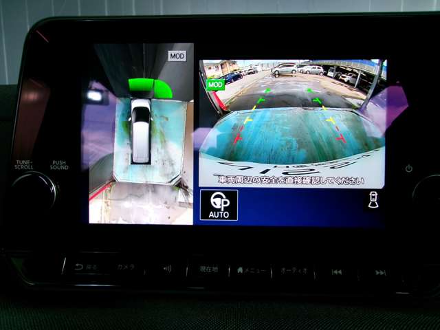【アラウンドビューモニター装備】 バックカメラによる後方の確認だけでなく４つのカメラで真上から見ている様に周囲３６０度を写し出し、自車周辺の詳細な状況を確認出来ます。狭い場所での取り回しも安心です。