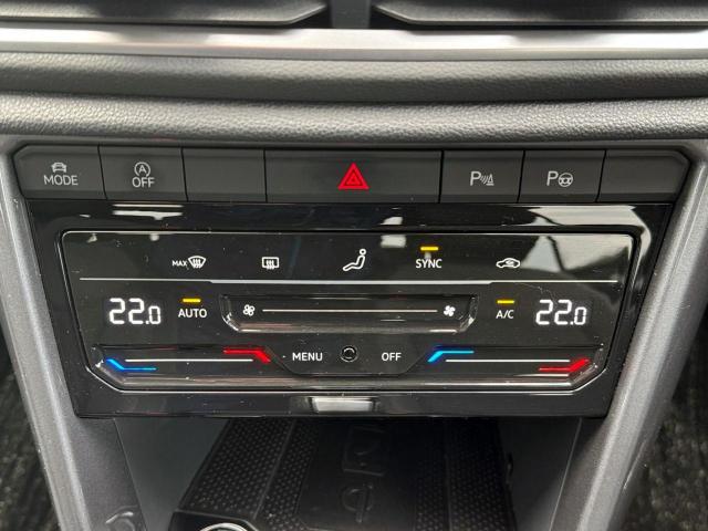 ２ゾーンフルオートエアコンを装備していて、車内を快適な温度で保てます。