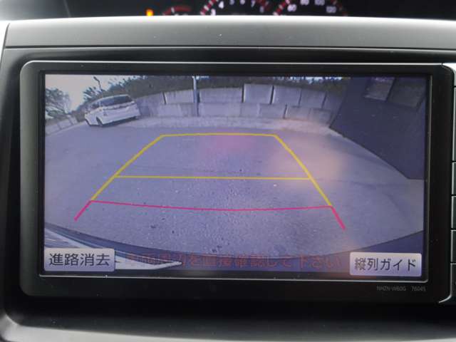 バックカメラモニター 駐車時、後進時も死角が減って思わぬ事故の防止にも役立ち、安心です♪