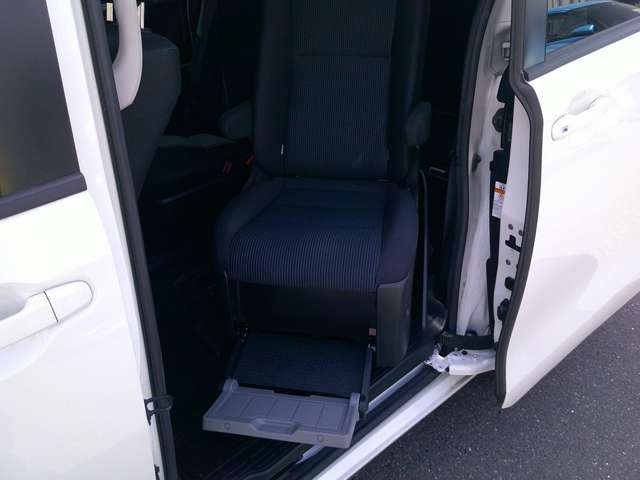 トヨタ ノア 2.0 X サイドリフトアップチルトシート装着車 4WD スライドドアリフトアップシート 青森県の詳細画像 その11