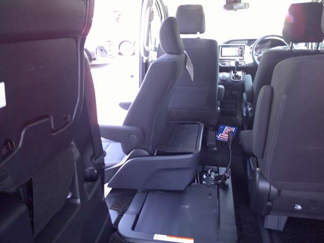 トヨタ ノア 2.0 X サイドリフトアップチルトシート装着車 4WD スライドドアリフトアップシート 青森県の詳細画像 その15