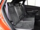 アルカンターラ+合成皮革シート表皮やダークバイオレットのシートベルトが特別装備されています。
