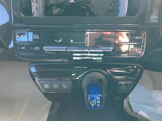 トヨタ プリウス 1.8 S E-Four 4WD ETC  純正アルミ 寒冷地仕様 レンタカーUP 北海道の詳細画像 その9