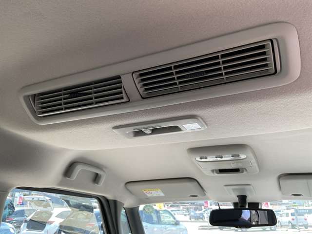 「プラズマクラスター」発生機能付きリヤシーリングファンを装備。空気を効率的に循環させることで室内空間の温度を均等に保ちます。エアコンを使わないときも心地よく過ごすことができます。
