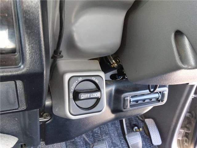トヨタ ランドクルーザー70 4.2 ZX ディーゼル 4WD サンルーフ キャリア ウインチ デフロック 宮城県の詳細画像 その11