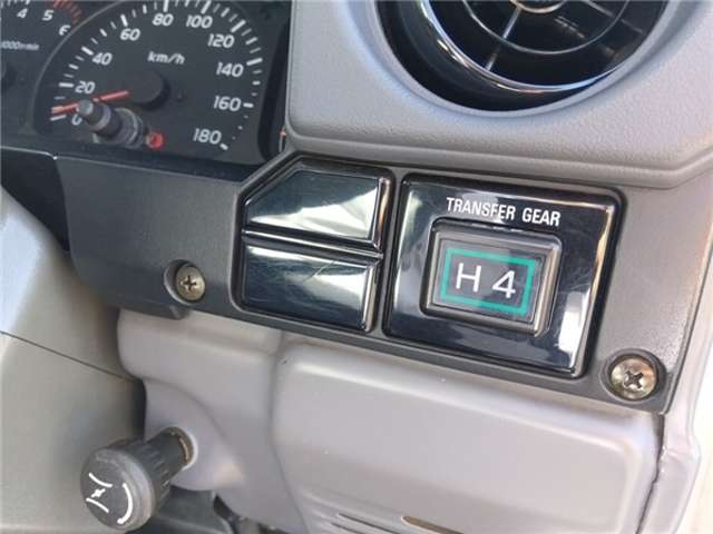 トヨタ ランドクルーザー70 4.2 ZX ディーゼル 4WD サンルーフ キャリア ウインチ デフロック 宮城県の詳細画像 その12