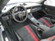 シフトパドルを備えた直径360mmのGTスポーツステアリングホイールは、918スパイダーのイメージでデザインされています。