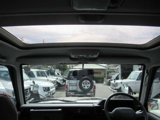 トヨタ ランドクルーザー70 4.2 ZX ディーゼル 4WD ウインチ サンルーフ アルミ 福岡県の詳細画像 その6