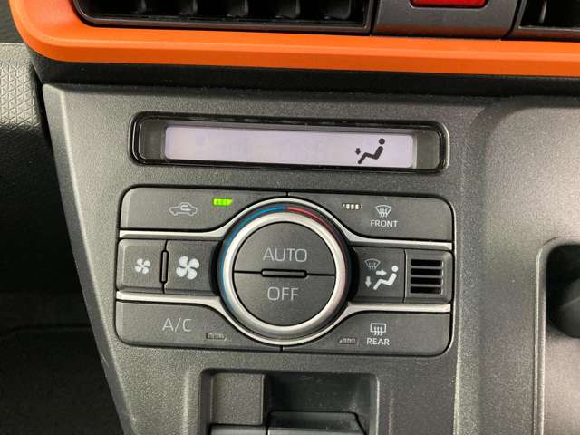 エアコンはオート機能付き！四季を通じて車内を快適な温度に保つことができます！
