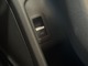 運転席のドアにはバックドアを開けるスイッチが搭載されております！