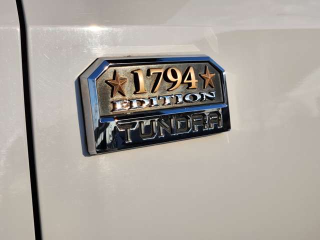 米国トヨタ タンドラ クルーマックス 1794エディション 5.7 V8 4WD 新車並行車 トノカバー インチアップ 岐阜県の詳細画像 その19