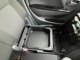 助手席シート座面下にはシートアンダーボックス、小物入れが装備されております。