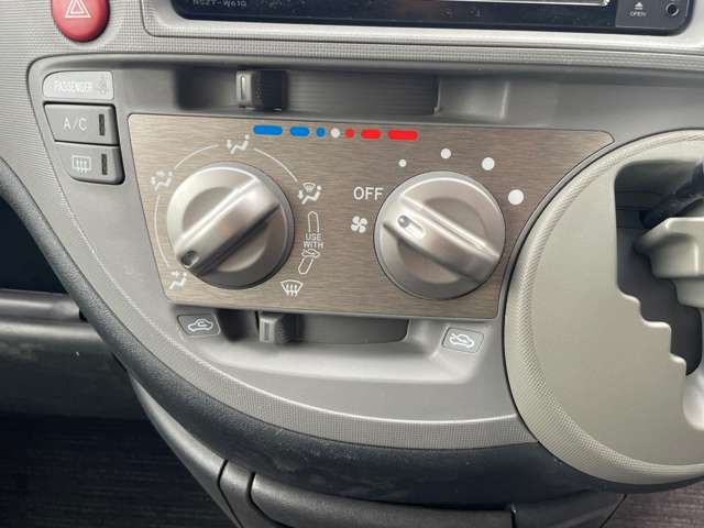 2009 Toyota Sienta – thumbnail 44