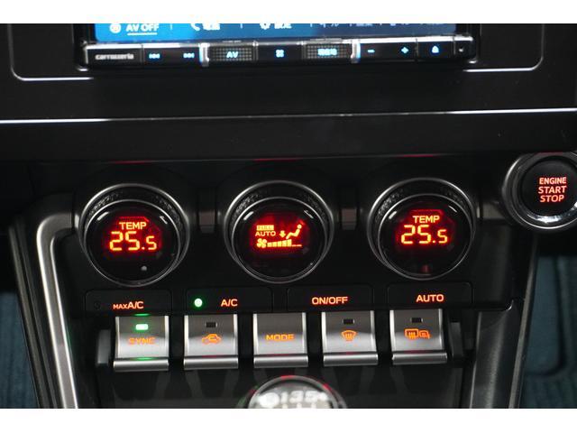 左右独立温度調整機能付オートエアコン！乗る人それぞれの体調やお好みに合わせて、運転席・助手席で別々の温度調整が可能です！
