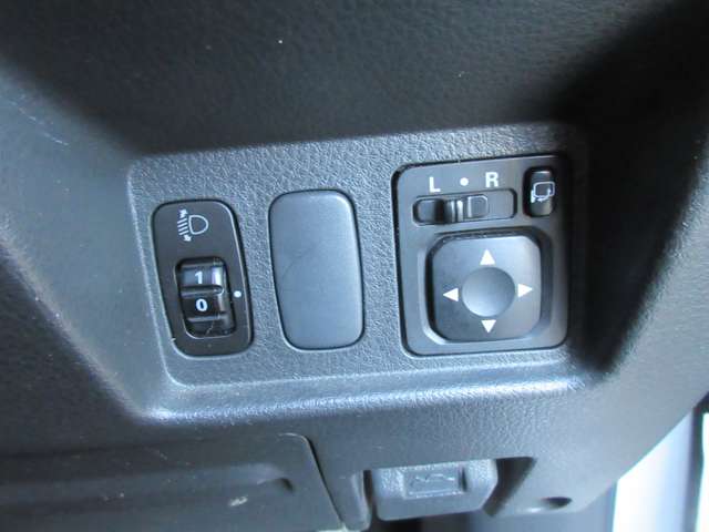 三菱 エアトレック 2.4 24V 4WD ナビ アルミ キーレス 盗難防止システム 福岡県の詳細画像 その11