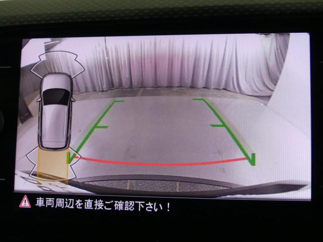 ★ギアをリバースに入れると車両後方の映像を映し出します。バック時の後方視認をサポートします。