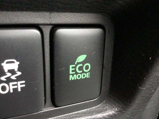 ECOモードはエンジン及びエアコンを自動制御することで燃費向上に配慮したエコドライブをサポートするシステムです！