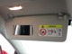 運転席、助手席のサンバイザーには照明付きのバニティミラーが備わっています。