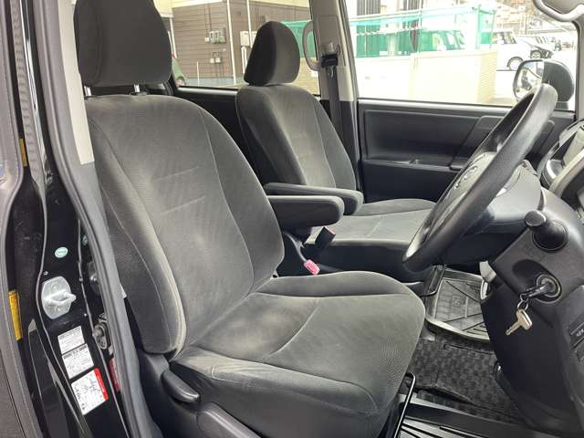 トヨタ ヴォクシー 2.0 X Lエディション 4WD SDナビ・Bluetooth対応・バックカメラ 岡山県の詳細画像 その20