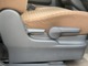 シートリフター搭載で座高に応じたシートポジションを設定することができます。