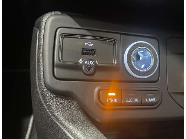 ボタンひとつで電気のみ電気とエンジン省エネモード、３つのモードを選択できます。
