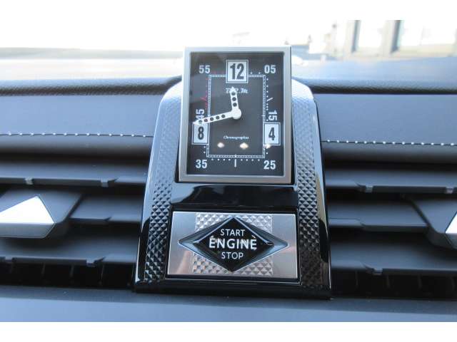 ・アナログ時計：高級腕時計ブランド「B.R.M」のアナログ時計は、エンジンそ指導するとともに展開します。