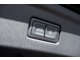 大きく開口するトランクは電動式です。施錠ボタンを押せば車両のロックができます。