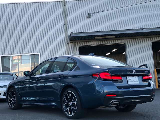 BMW Premium Selection保証では、ご購入後2年間に渡り走行距離無制限で、エンジン・ブレーキ・ミッション等のメイン部分に関しまして、万が一修理・整備が必要になりました際に部品・工賃無料にて対応いたします。