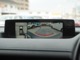 車両の前後左右に備えた計4つのカメラの映像をセンターディスプレイに表示。対象車両や物を検知して知らせる警報音とともに低速走行時に目では直接確認しづらいエリアの安全確認をサポートします。