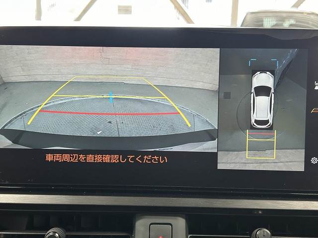 全周囲カメラ装備です。バック駐車時に車全体を目視で確認が可能です。