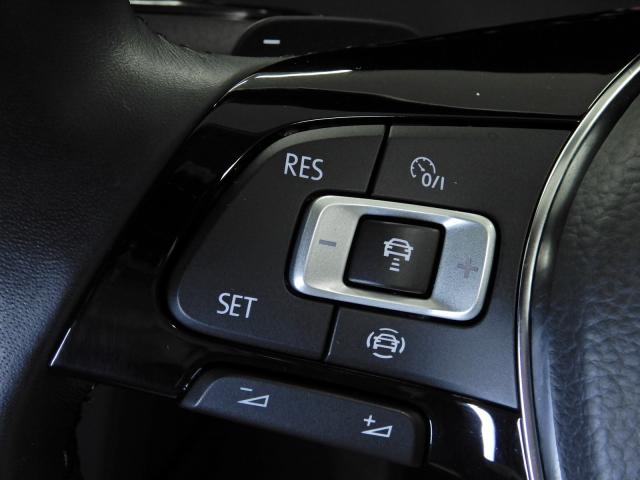 前走車との車間距離を車が検知、ブレーキ操作も車が自動で行ってくれるアダプティブクルーズクルーズコントロール”ACC”搭載。