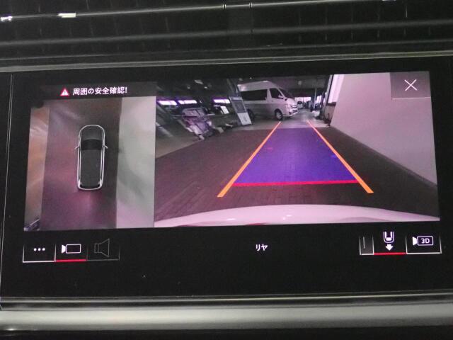 サラウンドビューカメラの映像には、駐車をアシストするガイドラインも表示されます。