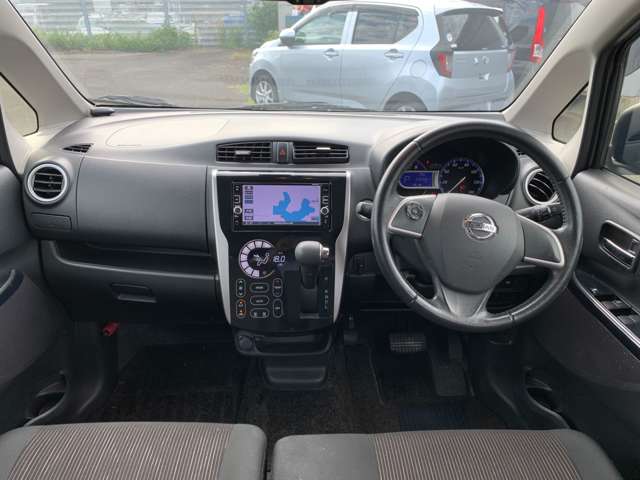 ☆内外装クリーニング☆車の隅々まで徹底的にクリーニングを行っておりますので内外装ともに綺麗な状態でご納車いたします！