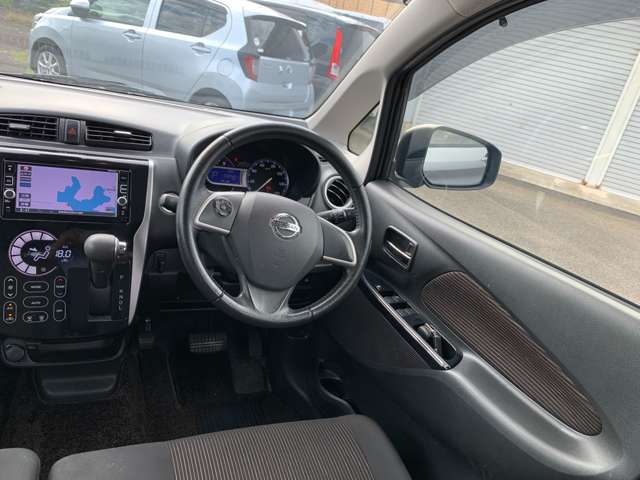 ☆内外装クリーニング☆車の隅々まで徹底的にクリーニングを行っておりますので内外装ともに綺麗な状態でご納車いたします！