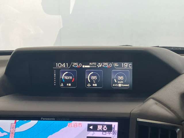 【デュアルオートエアコン】運転席と助手席のエアコン温度を別々で変えられるので助手席に乗る方への配慮ができて便利ですね♪