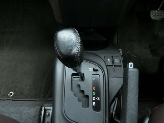 トヨタ iQ 1.3 130G レザーパッケージ モデリスタエアロ マフラー 3年保証付き 広島県の詳細画像 その17