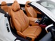 マルチファンクションシート（運転席、助手席）は、幅広い調節機能により、並外れた快適性と安全性を実現します。　電動調整式によるバックレストの幅調整機能やランバーサポートなど充実しています。