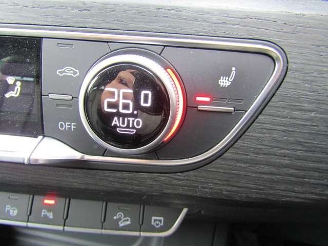 冬にはありがたいシートヒーター！直接体を温めてくれるので、車内が暖かくなるまで重宝します(^^)
