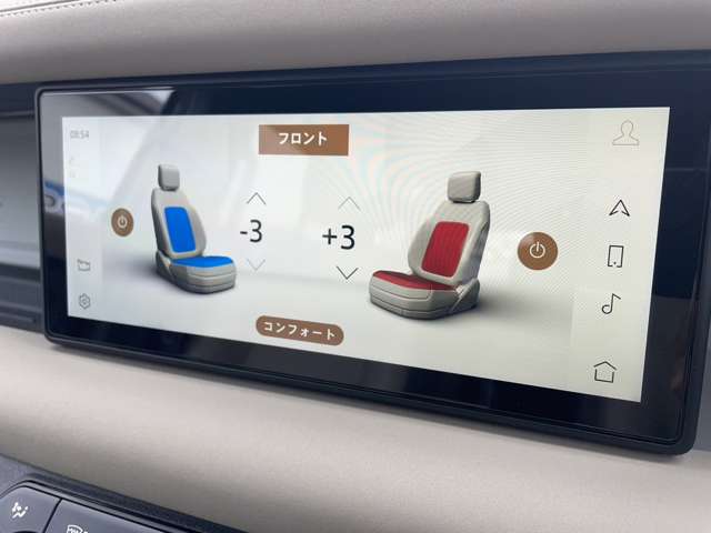 《シートヒーター／シートクーラー》運転席・助手席共にそれぞれ三段階で調節が可能なシートヒーター／クーラーを備えています！