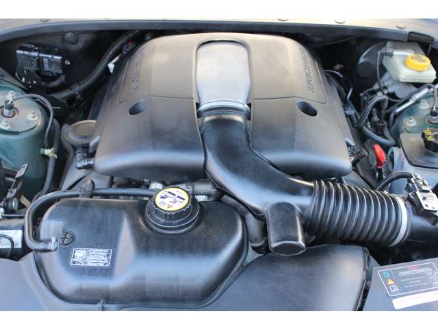 エンジンはR専用V8-4.2Lスーパーチャージです。詳しくは弊社HP http://www.sunshine-m.co.jpをご覧ください。
