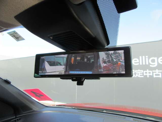 スマートルームミラー☆車体の後ろに取り付けたカメラで後方の様子を写し、その画像を提供します！