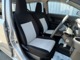 フロントシートは適度なホールド感があり、しっかりと身体をサポートしてくれます。